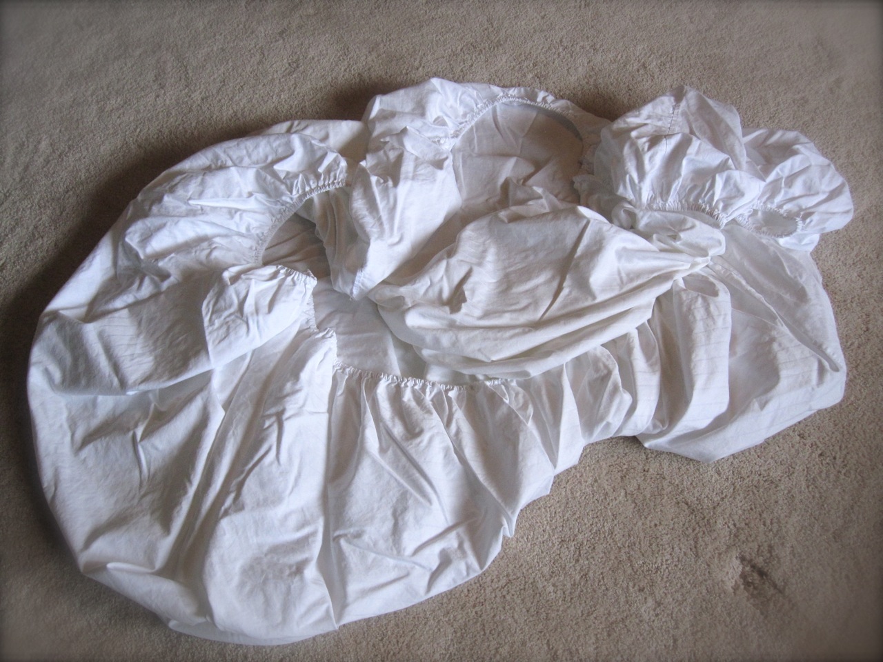 How to fold fitted sheets - Ask Anna