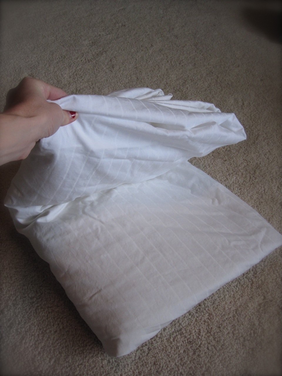 How to fold fitted sheets - Ask Anna