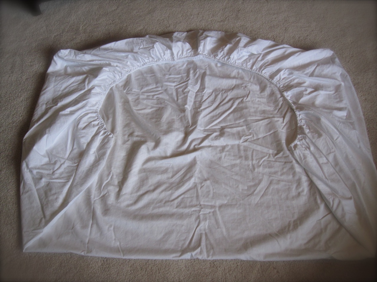 How to fold fitted sheets - Ask Anna