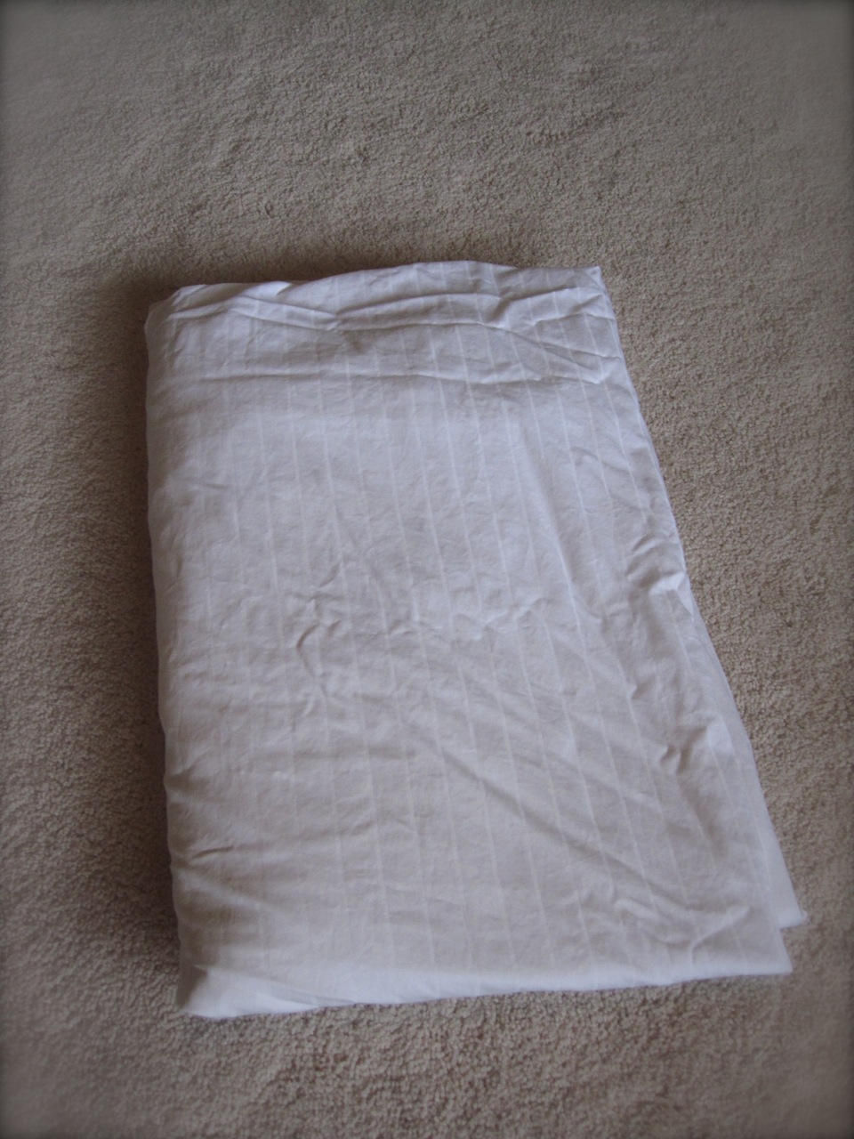 How to fold fitted sheets - Ask Anna