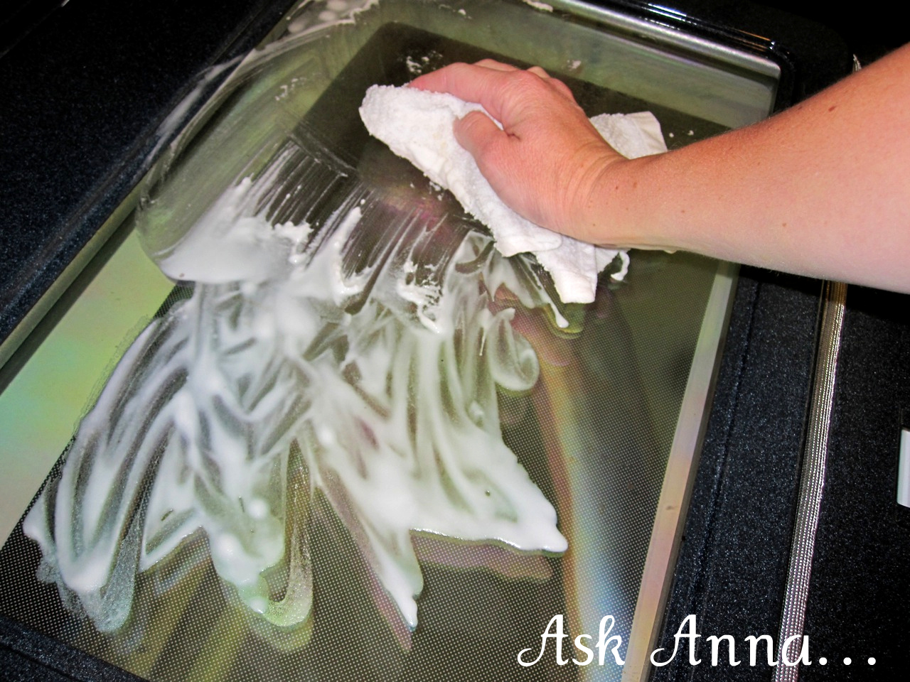 A really easy, all-natural solution for cleaning oven glass | Ask Anna