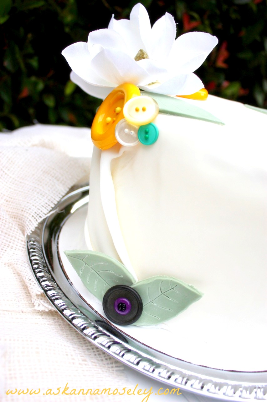 Button cake and a vintage bridal shower - Ask Anna