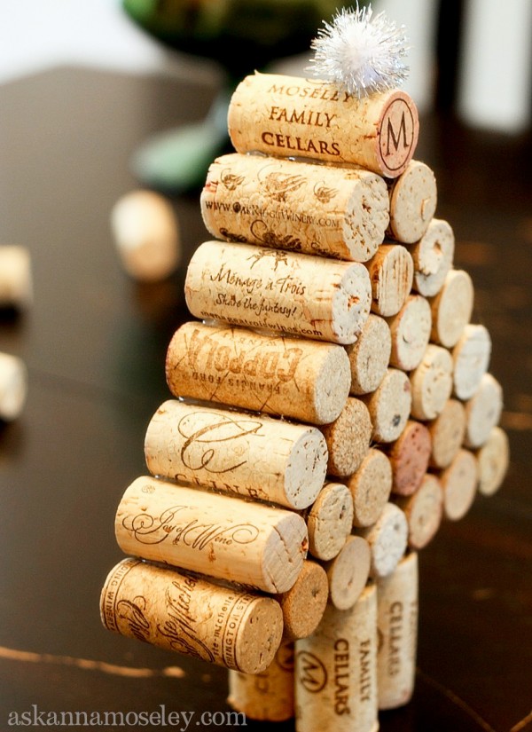 Wine cork Christmas tree tutorial - all you need are some old corks and a hot glue gun, it's easy to make and they make great gifts | Ask Anna