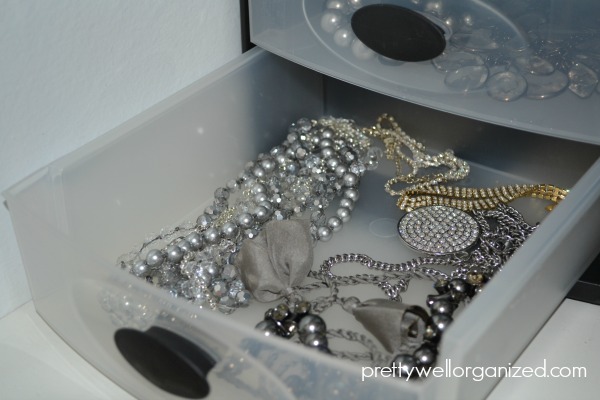 Two easy ways to organize jewelry - Ask Anna