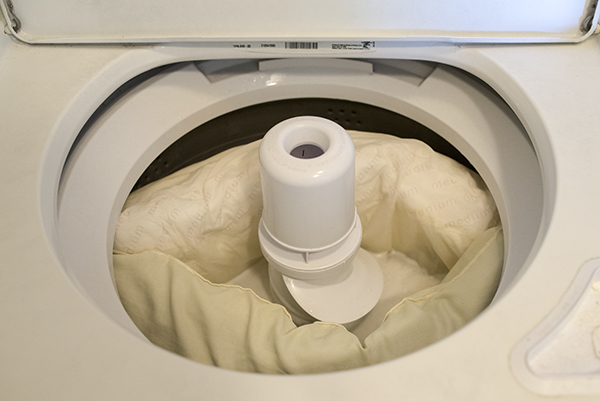 How to wash and whiten pillows - Put 2 in at a time to keep the washer balanced!