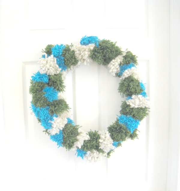 DIY pom pom wreath