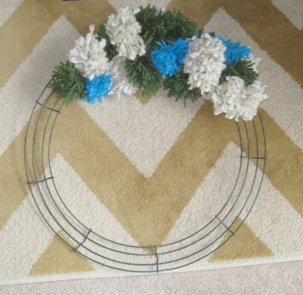 DIY pom pom wreath