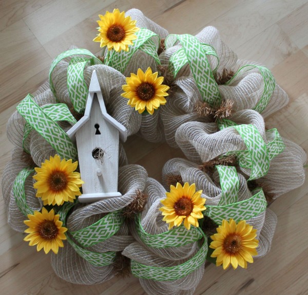 DIY Sunflower birdhouse wreath tutorial 