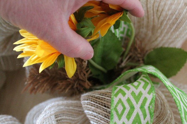 DIY Sunflower birdhouse wreath tutorial 