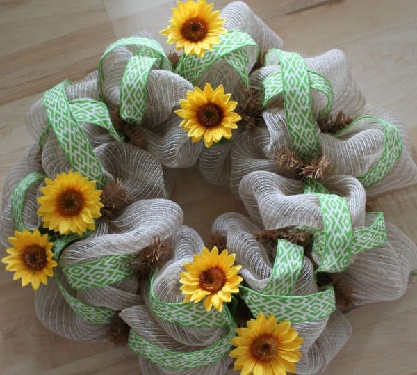 DIY Sunflower birdhouse wreath tutorial 