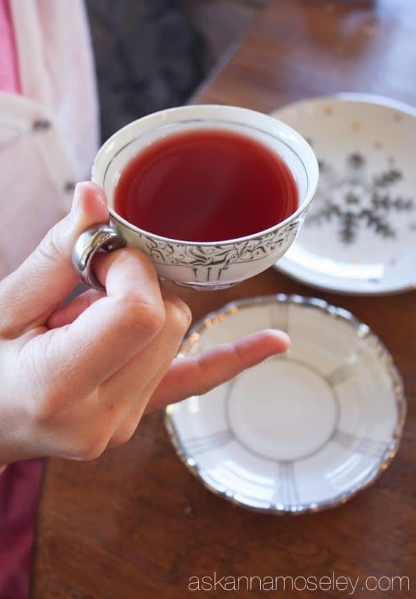 Christmas tea party with vintage flair | Ask Anna