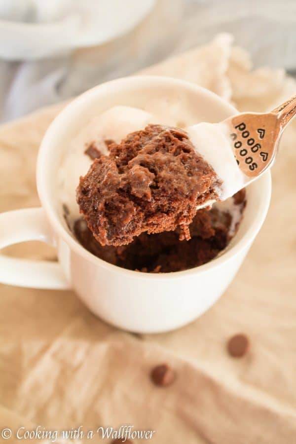 5-minute chocolate mug cake, a quick and easy dessert that's ready to enjoy in less than 5 minutes | Cooking with a Wallflower