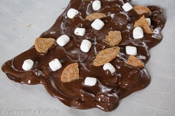 S'mores Bark, easy to make and oh so yummy for kids and grown ups | Cooking with a Wallflower