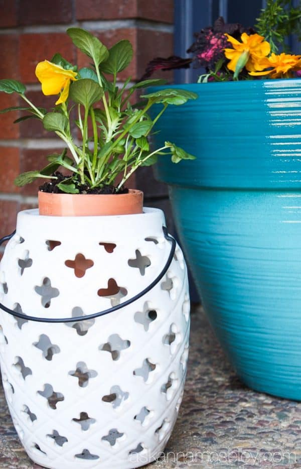 Spring front porch with Better Homes and Gardens - see how to brighten up your front porch on a budget | Ask Anna