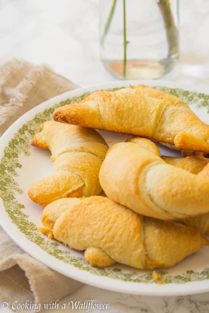 Maple pumpkin cream cheese stuffed crescent rolls, the perfect snack for Fall | Cooking with a Wallflower