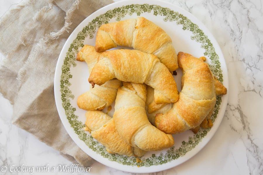 Maple pumpkin cream cheese stuffed crescent rolls, the perfect snack for Fall | Cooking with a Wallflower