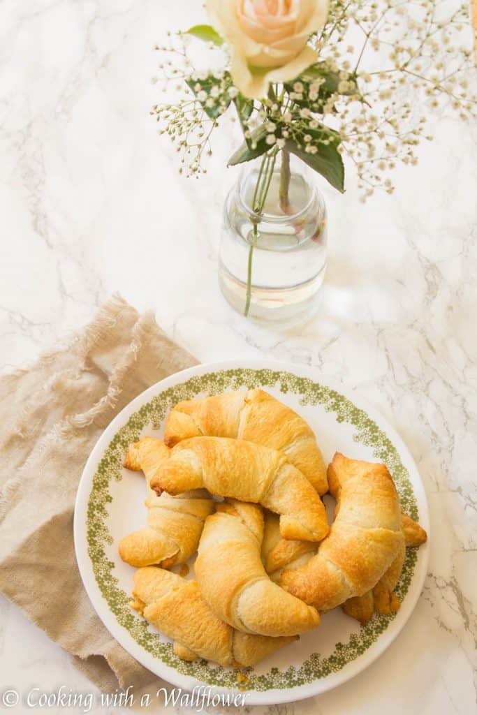 Maple pumpkin cream cheese stuffed crescent rolls, the perfect snack for Fall | Cooking with a Wallflower