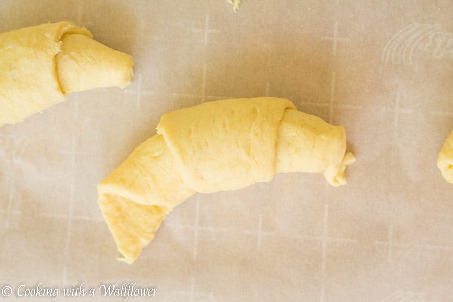 Maple pumpkin cream cheese stuffed crescent rolls, the perfect snack for Fall | Cooking with a Wallflower