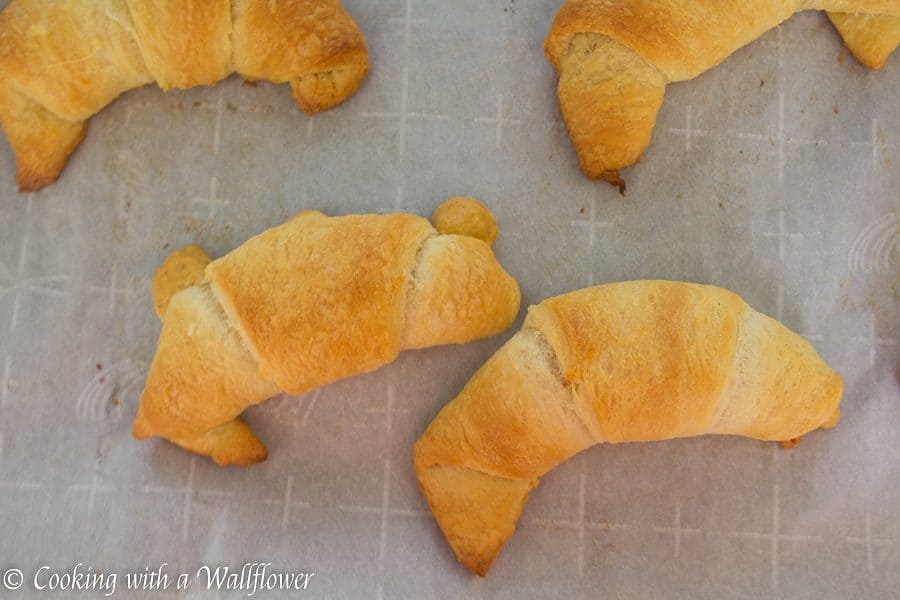 Maple pumpkin cream cheese stuffed crescent rolls, the perfect snack for Fall | Cooking with a Wallflower