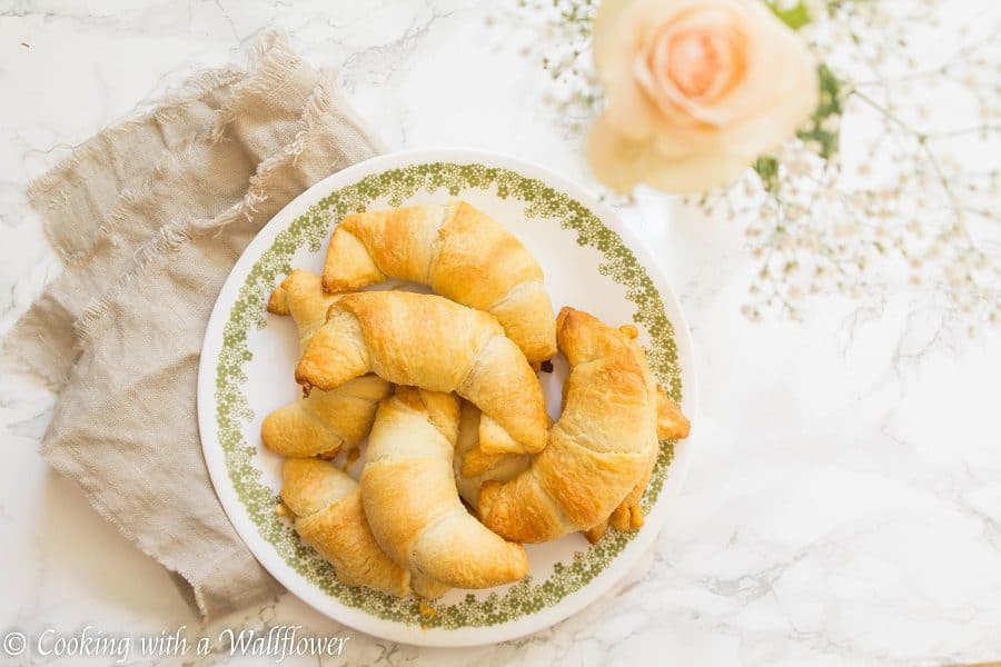 Maple pumpkin cream cheese stuffed crescent rolls, the perfect snack for Fall | Cooking with a Wallflower