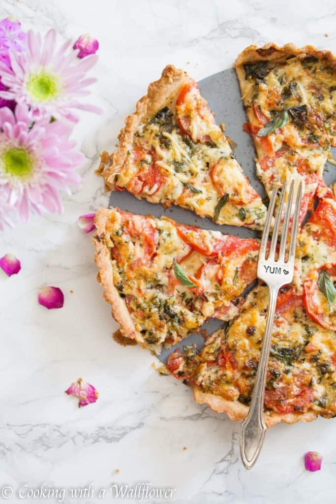 A delicious tart filled with fresh tomato, basil, and mozzarella cheese, this summer caprese tart is easy to put together and perfect for the summer | Cooking with a Wallflower