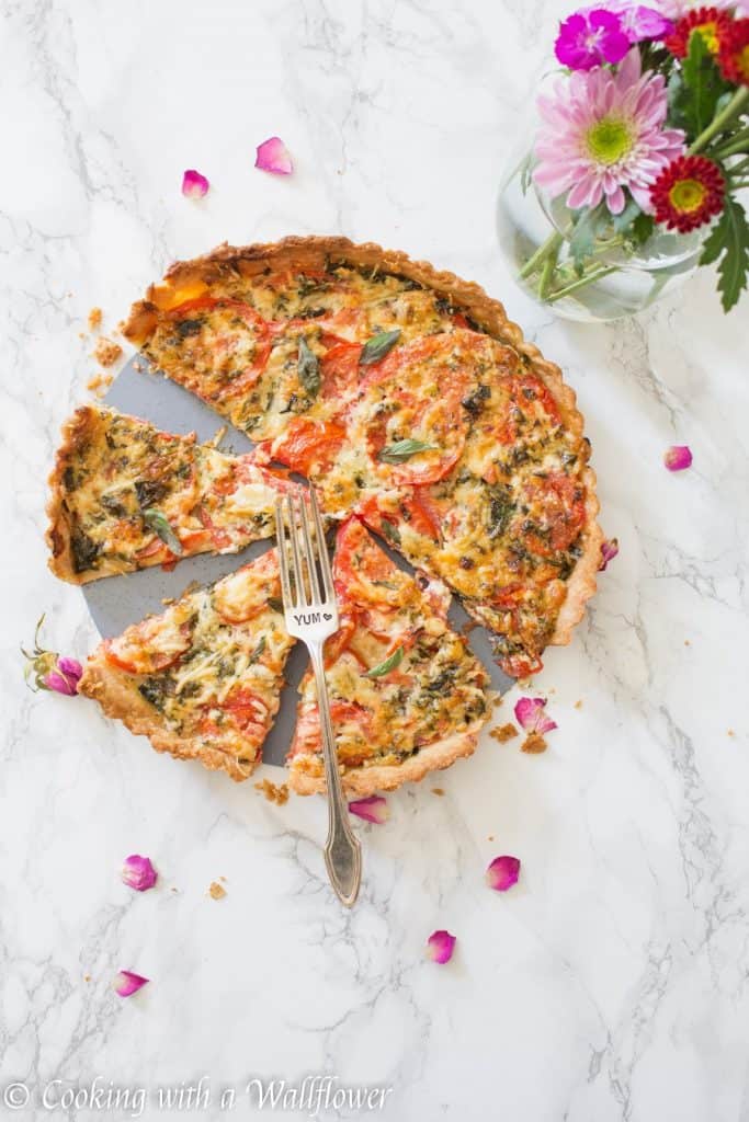 A delicious tart filled with fresh tomato, basil, and mozzarella cheese, this summer caprese tart is easy to put together and perfect for the summer | Cooking with a Wallflower