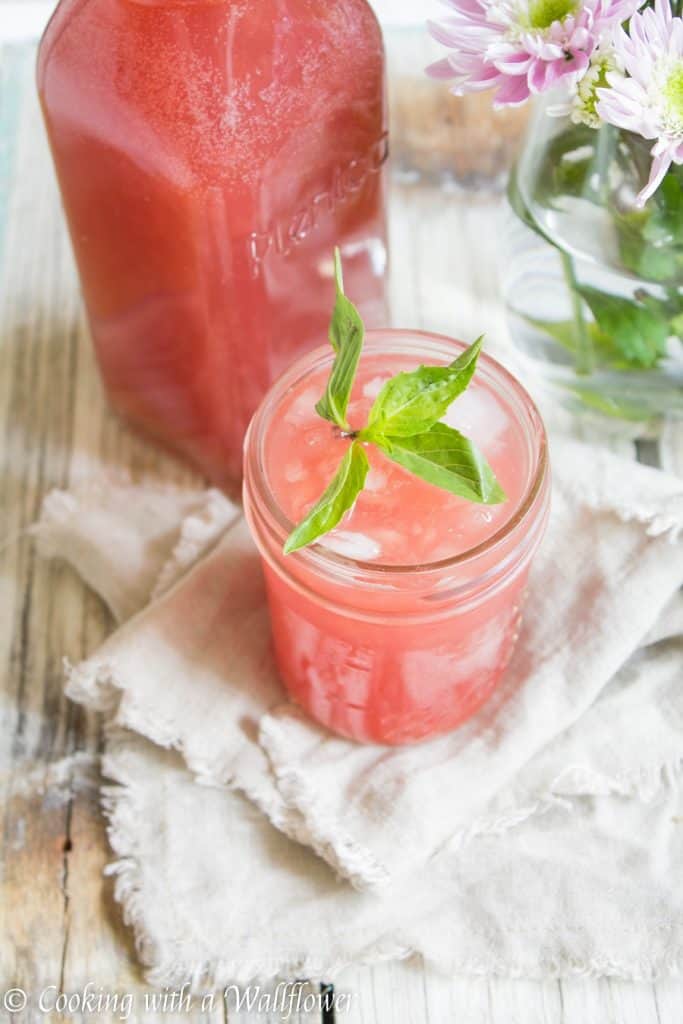 Watermelon juice mixed with hibiscus tea, topped with club soda, this watermelon hibiscus sparkling soda is delicious, refreshing and perfect for those warm summer afternoons | Cooking with a Wallflower