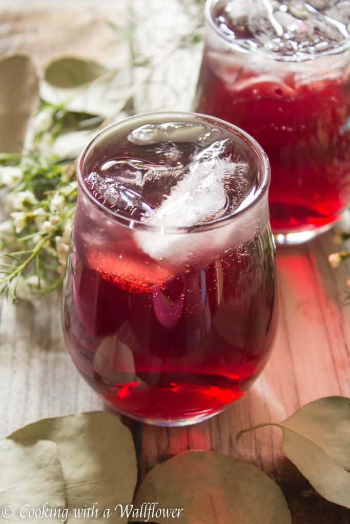 Pomegranate and hibiscus tea topped with vodka. This simple to make pomegranate hibiscus vodka iced tea is the perfect drink for a warm spring evening. | Cooking with a Wallflower