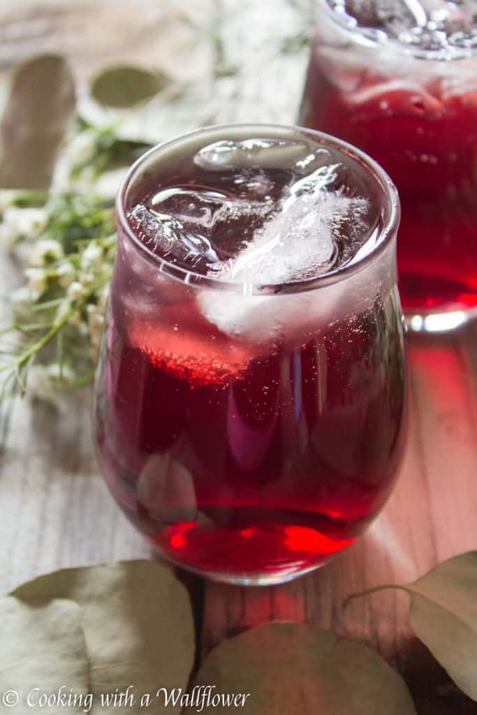 Pomegranate and hibiscus tea topped with vodka. This simple to make pomegranate hibiscus vodka iced tea is the perfect drink for a warm spring evening. | Cooking with a Wallflower