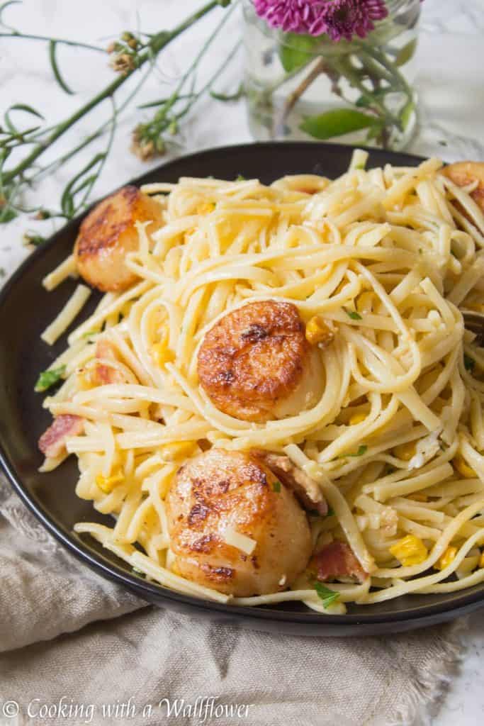 Pasta Carbonara tossed with fresh corn and pan seared scallops is easier than it sounds! This Pasta Carbonara with Pan Seared Scallops is delicious and a great choice for a weeknight dinner. | Cooking with a Wallflower