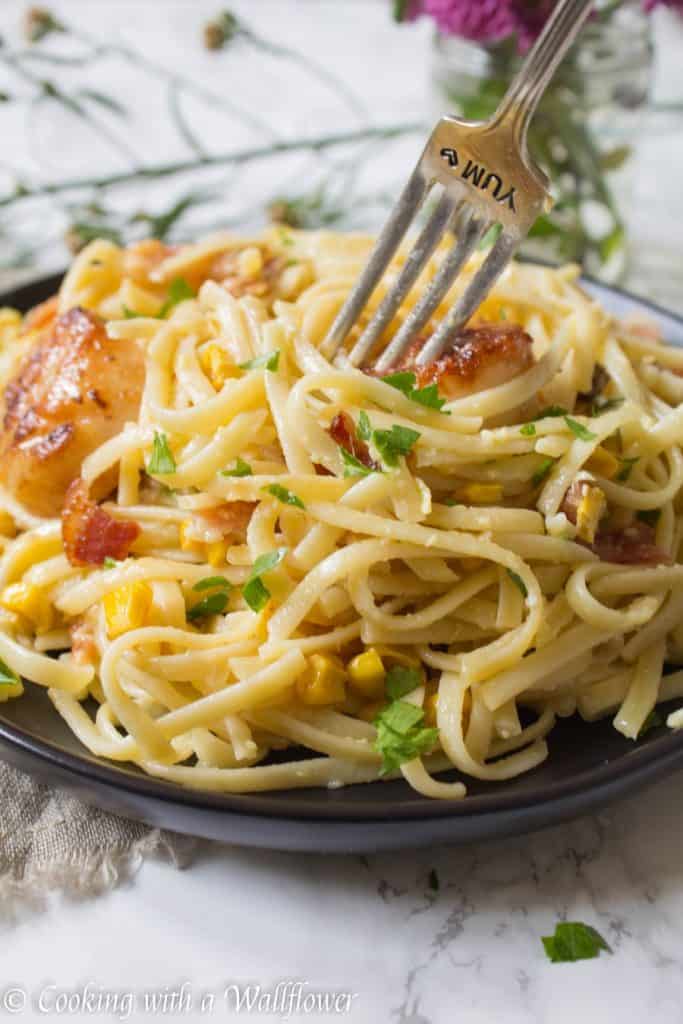 Pasta Carbonara tossed with fresh corn and pan seared scallops is easier than it sounds! This Pasta Carbonara with Pan Seared Scallops is delicious and a great choice for a weeknight dinner. | Cooking with a Wallflower