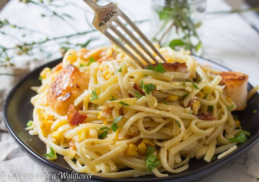 Pasta Carbonara tossed with fresh corn and pan seared scallops is easier than it sounds! This Pasta Carbonara with Pan Seared Scallops is delicious and a great choice for a weeknight dinner. | Cooking with a Wallflower