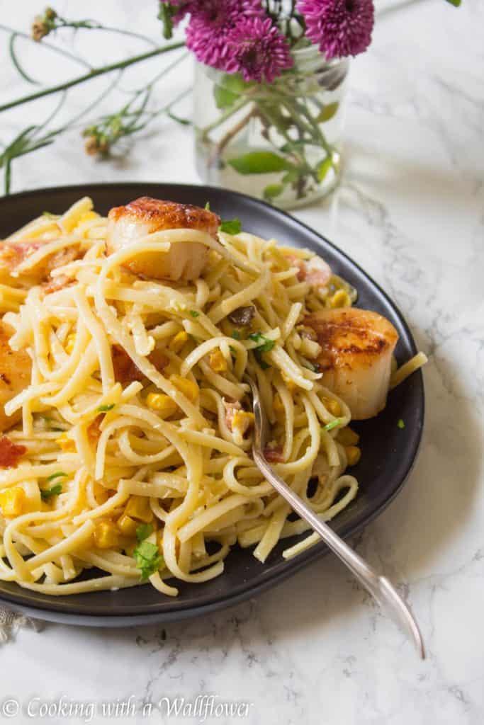 Pasta Carbonara tossed with fresh corn and pan seared scallops is easier than it sounds! This Pasta Carbonara with Pan Seared Scallops is delicious and a great choice for a weeknight dinner. | Cooking with a Wallflower