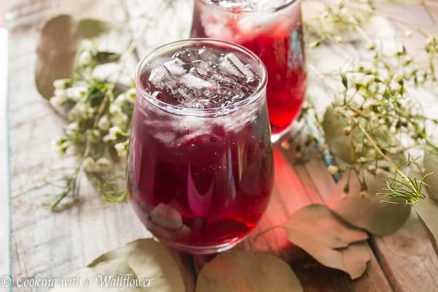 Pomegranate Hibiscus Vodka Iced Tea | Cooking with a Wallflower