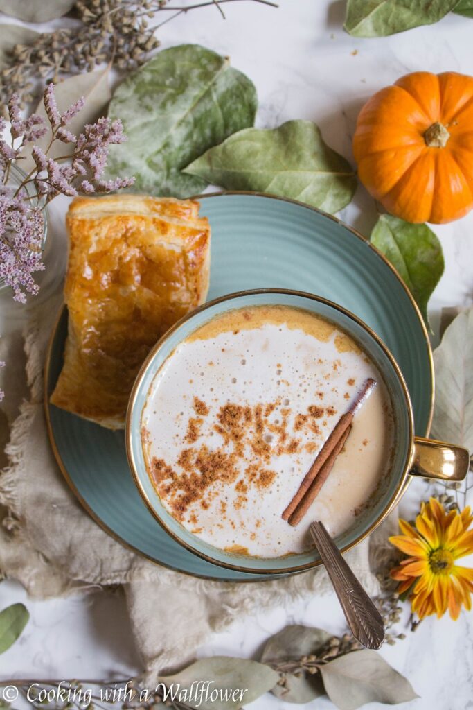 Perfect for Fall, this Dirty Pumpkin Chai Latte is swirled with pumpkin puree, pumpkin spice, old fashioned oats, and strong brewed coffee. | Ask Anna