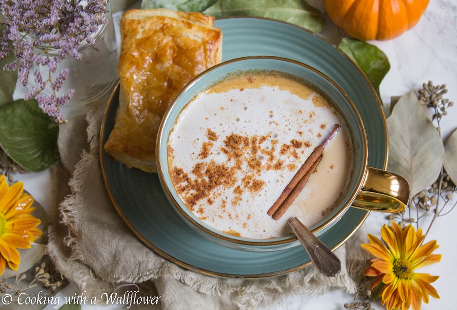 Perfect for Fall, this Dirty Pumpkin Chai Latte is swirled with pumpkin puree, pumpkin spice, old fashioned oats, and strong brewed coffee. | Ask Anna