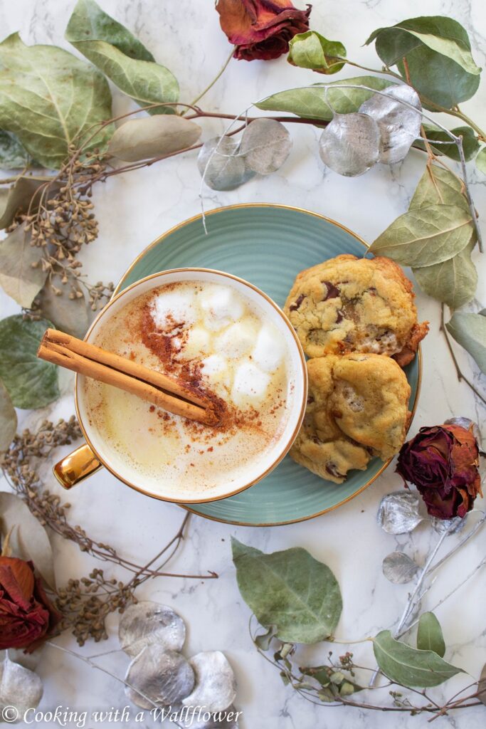 White hot chocolate brewed with chai tea, topped with mini marshmallows and a sprinkle of cinnamon. This chai white hot chocolate is easy to make and perfect for cold winter days. | Cooking With a Wallflower