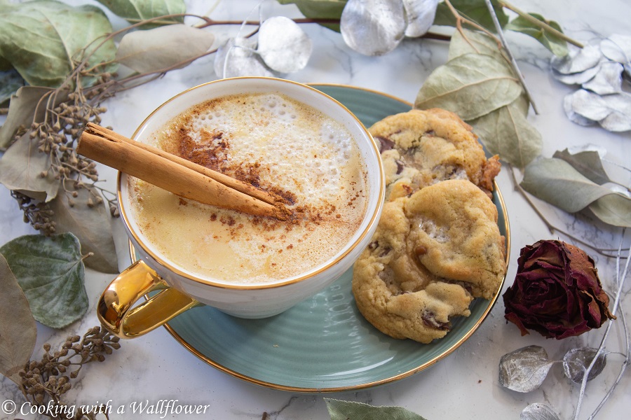 White hot chocolate brewed with chai tea, topped with mini marshmallows and a sprinkle of cinnamon. This chai white hot chocolate is easy to make and perfect for cold winter days. | Cooking With a Wallflower